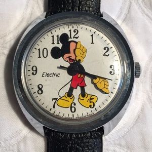 VERY RARE VINTAGE MICKEY MOUSE ELECTRIC WATCH.